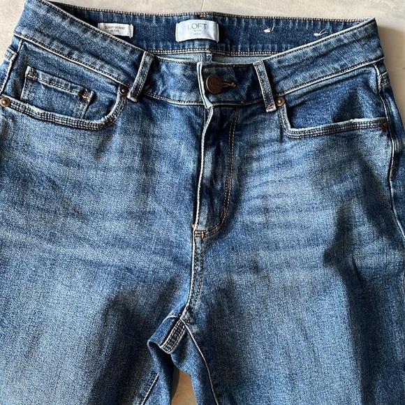 Loft   Jeans  Curvy Skinny  Dark Wash   EUC  some fading and whiskering  Size 6P - Picture 2 of 9